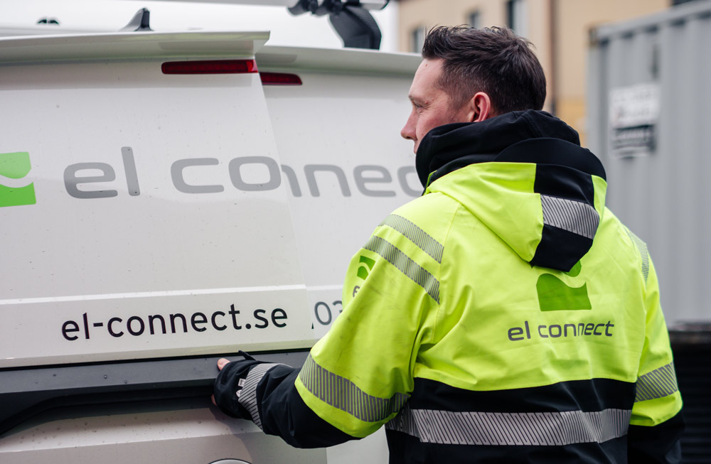 En kollega öppnar firmabilen